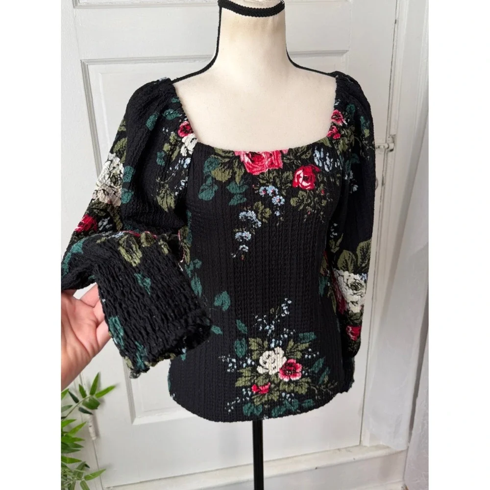 3/$20 💥 LOFT Square Neck Puff Sleeve Black Floral Knit Peasant Top Shirred‎